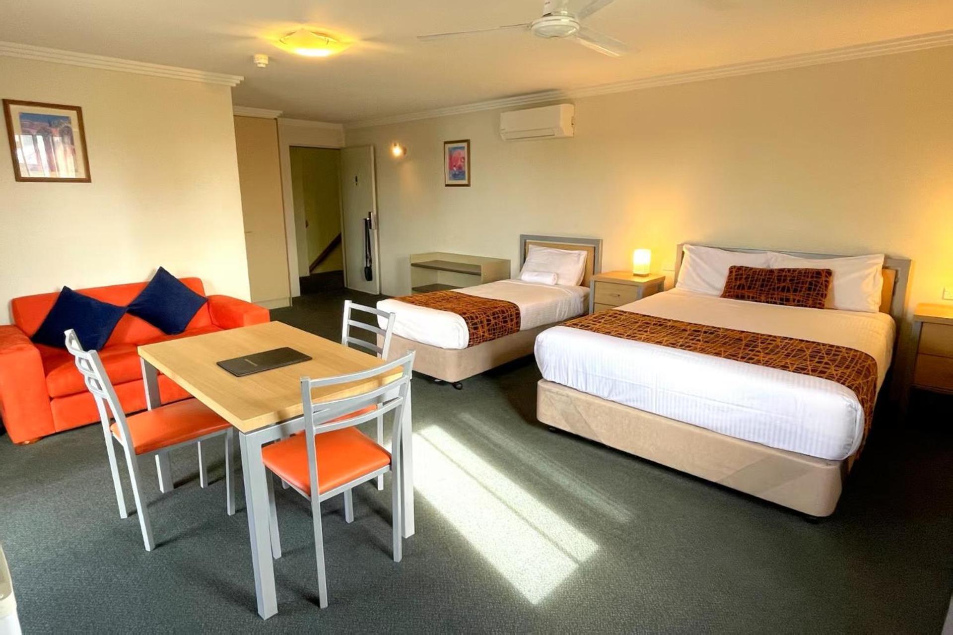 Mandarin 4*