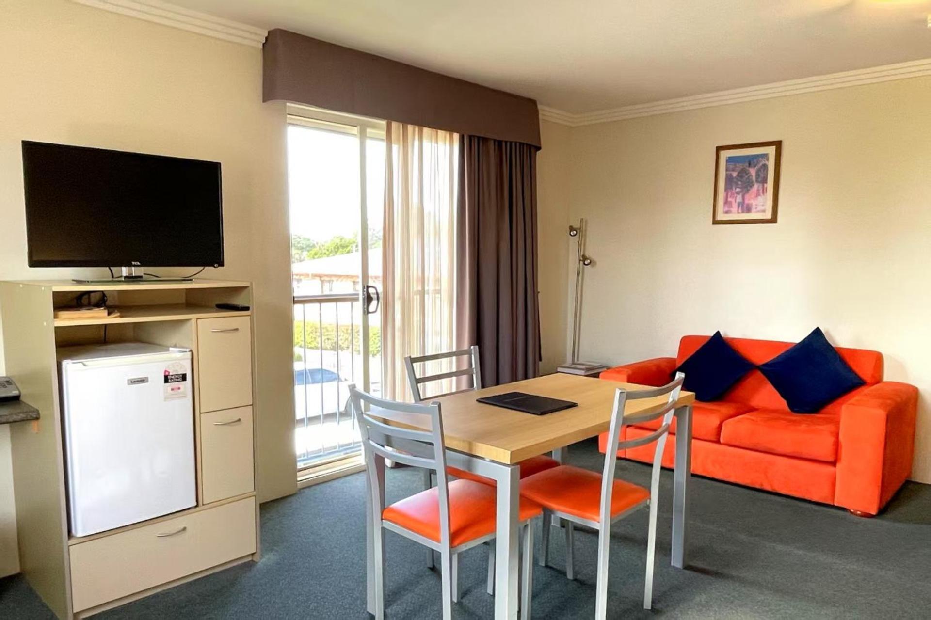 Mandarin Motel 4*
