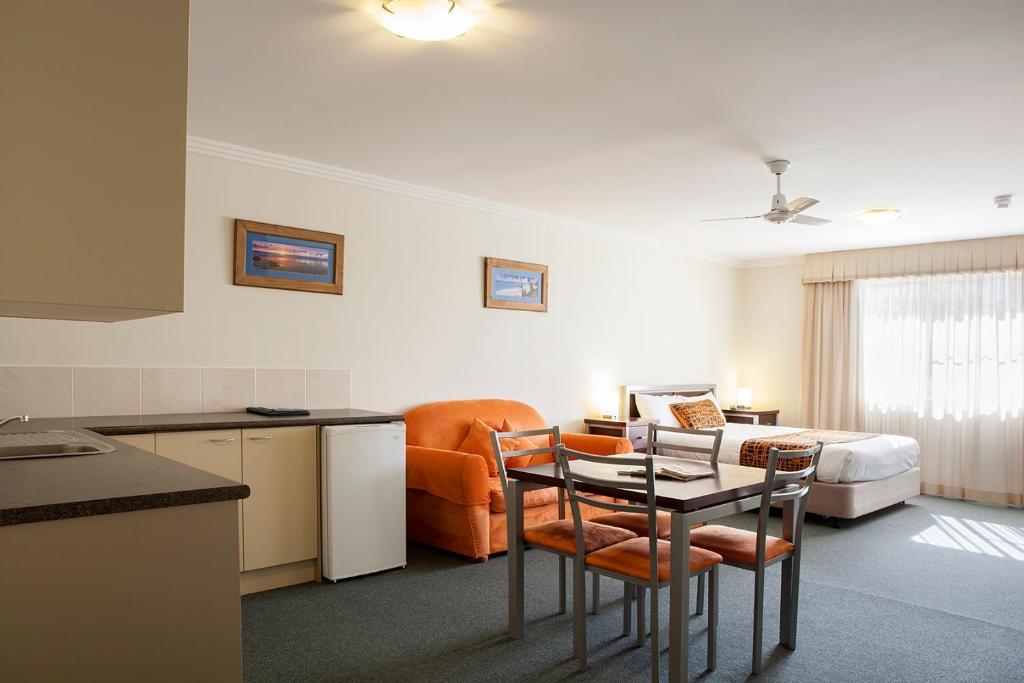 Mandarin Motel 4*